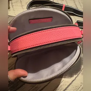 Marc Jacobs CrossBody Bag thumbnail 3