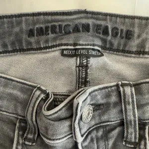 1612‎ | American Eagle Super Hi-Rise Distressed Jegging Jeans Grey Womens 6 Reg thumbnail 5