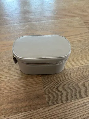 Meshki makeup case thumbnail 2