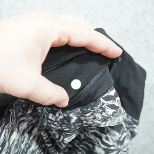 Lululemon Women's Size 8 Speed Up Shorts Black White‎ Abstract Print Running thumbnail 9