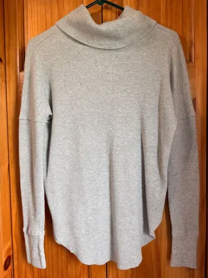 Aritzia Tna Thermal Waffle Knit Cowl Neck Top Grey Curved Hem Long Sleeve XS thumbnail 1