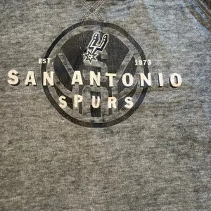 San Antonio Spurs NBA Graphic Sweatshirt Women's‎ M Vintage Style Pullover Faded thumbnail 2