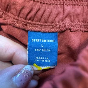 Old Navy StretchTech Women Large Terracotta Athletic Running Shorts Quick Dry thumbnail 3
