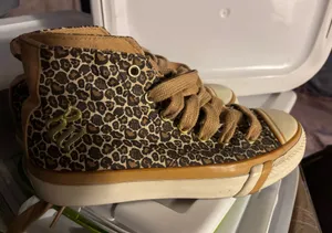 Converse High-Top leopard print lace up front sz 6 casual or western  thumbnail 1