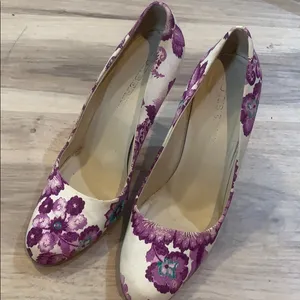 - Was $100 now $60 Burberry floral purple 4 inch heel leather sole 40.5 or… thumbnail 15