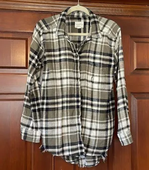 American Eagle distressed, button-down flannel size small thumbnail 1