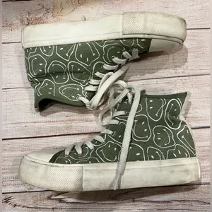 The Smiley® company High-Top green Sneaker size 8 American Eagle. thumbnail 1