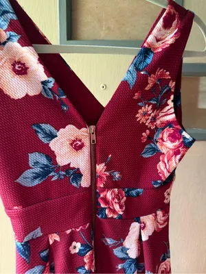 Haute Monde Burgundy Floral V-Neck Midi Dress thumbnail 4