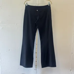 Lululemon Groove Pants Black Flare Yoga Pants Size 8 Reg Mid Rise Athleisure thumbnail 2