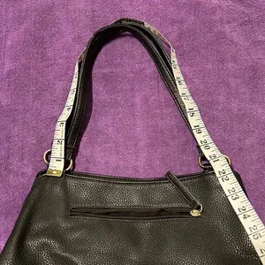 Liz Claiborne black handbag with lots of pockets and cute lock accent EUC thumbnail 5