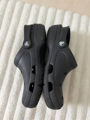 CROCS Classic Clogs in Black Women’s 8 thumbnail 6