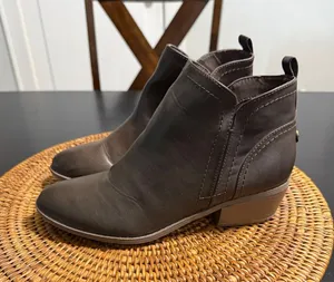 G BY GUESS Brown Ankle Booties Almond Toe Low Block Heel Side Zip Womens 8M thumbnail 1