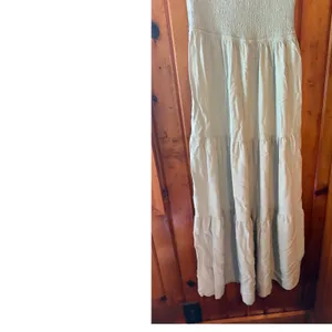 KYL Light Green Smocked Tiered Maxi Dress Flutter Sleeve‎ size Medium thumbnail 3