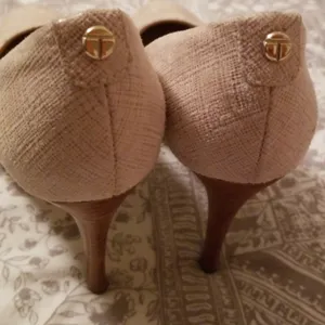 Tahari Sofia heel size 6M thumbnail 4