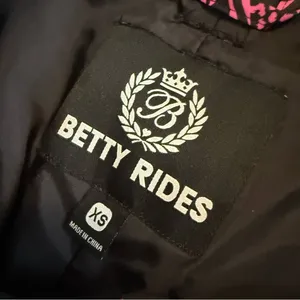 Betty rides Pink and‎ Black snowboarding, ski Pants size extra small women’s thumbnail 6