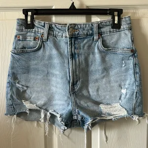 Zara Women’s Distressed‎ Cut Off Jean Shorts Size 6 thumbnail 1