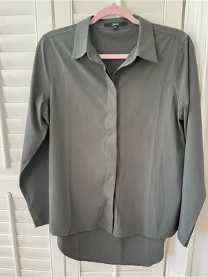 Quince Performance Tech Button-Down Long Sleeve Blouse Loose Fit Silky Small thumbnail 2