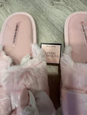 Victoria's Secret Slippers thumbnail 2