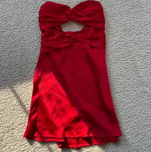 Red Strapless silk homecoming dress thumbnail 3
