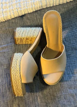 Shu Shop Elvira Platform Bone Heel Size 8.5 thumbnail 1