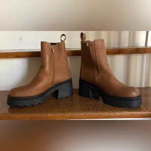 New York‎ & Company Tesla Block Heel Faux Leather Chelsea Boots Size 11 NWOT thumbnail 5