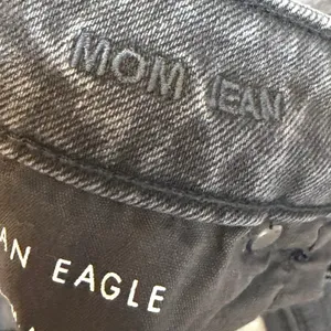 American Eagle Womens Size 8 Mom Jean Black Denim High Rise Stretch Casual thumbnail 5
