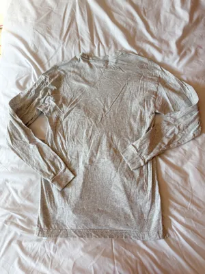PINK Victoria’s Secret Light Grey Long Sleeve Tee Size XS thumbnail 2