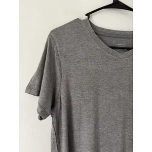 NWT Fxzzyxdpp Gray Bambo V Neck Short Sleeve T-Shirt Unisex Size Medium thumbnail 3