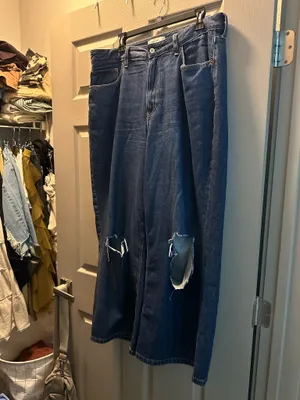 Abercrombie & Fitch High Rise Loose Jean thumbnail 2