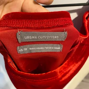 Urban outfitters Elegant Red velvet Off-Shoulder crop Top thumbnail 4