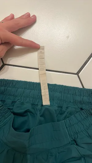 Lululemon Shorts Hotty Hot long size 6 thumbnail 2