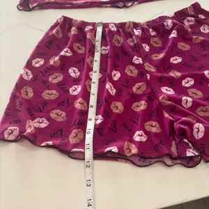 Thavata Women's Pink and black Lip Print Sleepwear Set size M thumbnail 4