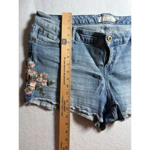 Torrid Denim Womens 18 Floral Embroidered Raw Hem Light Wash Jean Shorts Blue thumbnail 9