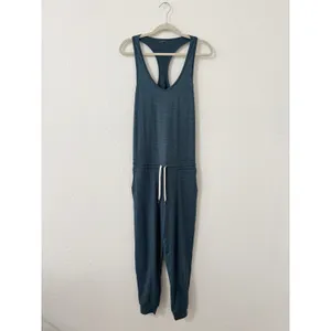 Vuori Halo Racerback Performance Jogger Jumpsuit Blue Gray Size S thumbnail 3