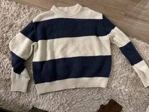 American Eagle Outfitters Women’s Sweater thumbnail 2