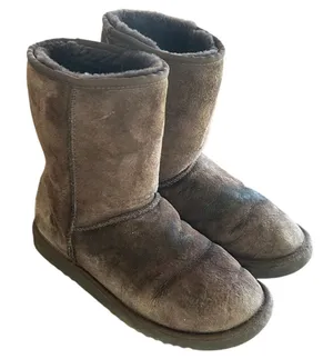 UGG Classic Short Boots W8 Brown Suede Sheepskin Lined Mid Calf Coz Warm Fall‎ thumbnail 1