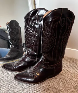 Brown cowboy boots Size 8.5 thumbnail 1