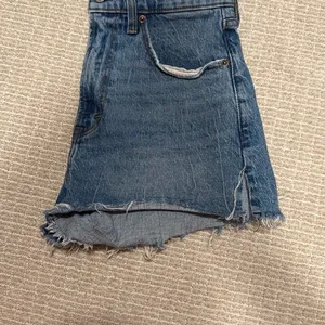 Abercrombie & Fitch The Mom Short thumbnail 5