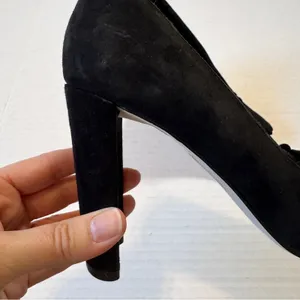 Pelle Moda Black Suede Scalloped Peep Toe Heels Womens 7 Cresent Shaped Heel thumbnail 10
