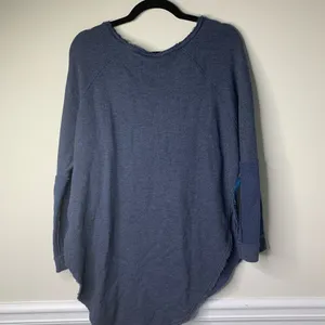 Free People blue oversized raw hem sweatshirt‎ XS thumbnail 5