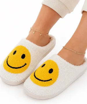 NEWSmiley Face Fuzzy Sherpa Slipper White Yellow Happy Face Cozy House Shoes 7-8 thumbnail 1