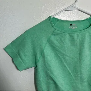 Women's Size Large Crew Neck Yoga Cropped Top Mint Green Short‎ Sleeve Stretchy thumbnail 4