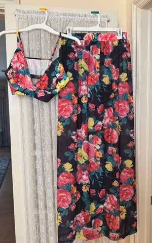 Floral Two-Piece Boutique Crop Set thumbnail 1