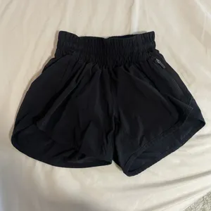 Lululemon Shorts thumbnail 1