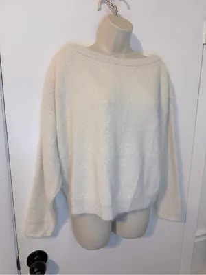 Beverly and Beck XS Cream Fuzzy Boat Neck Sweater Oversized thumbnail 2