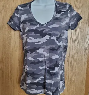 VS PINK Everyday V-Neck Tee thumbnail 1