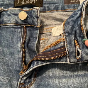 Judy Blue Distressed Skinny Jeans size 9 thumbnail 7