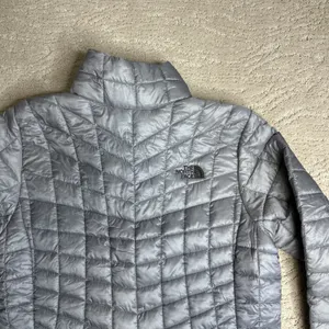 NEW Women's The North Face Small Thermoball Trek Jacket Grey Full‎ Zip thumbnail 8