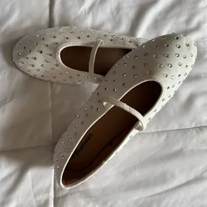 Women Ballet Flat Stud Mary Jane White Size 9 thumbnail 5