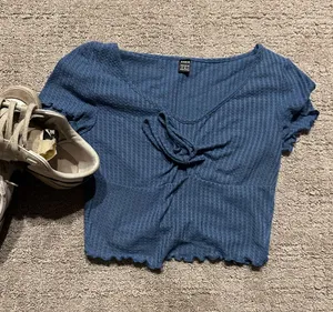 SheIn Blue Waffle Knit Tie Front Crop Top Size M thumbnail 1